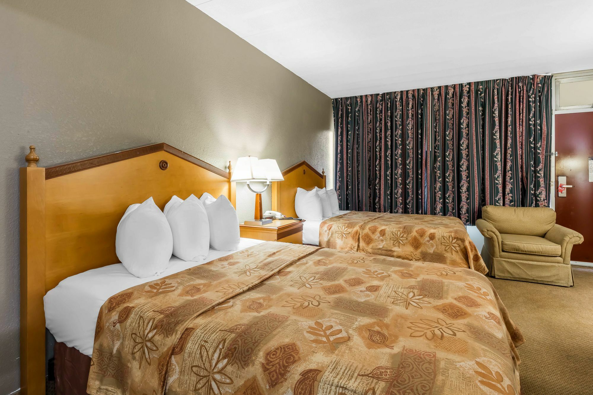 Lotus By Hotel Inn - Hot Springs Bagian luar foto
